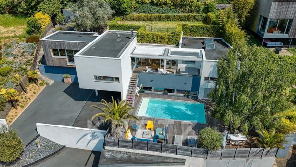 Villa d’Architecte de Luxe Saint-Brieuc avec Piscine, Vue Dominante et Terrasses Suspendues