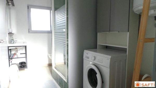 Maison d'habitation divisée en deux logements