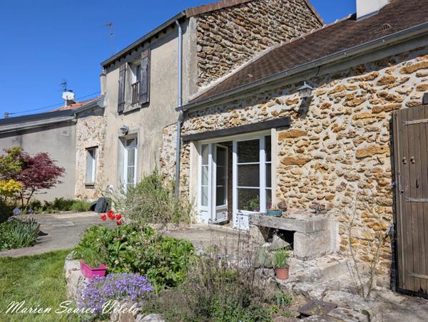 Authentique briarde de caractère au cœur d’un hameau paisible – 6 P, jardin, garage ( CHAUMES-EN-BRIE 77390)