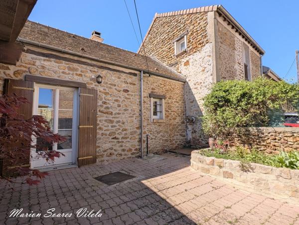 Authentique briarde de caractère au cœur d’un hameau paisible – 6 P, jardin, garage ( CHAUMES-EN-BRIE 77390)