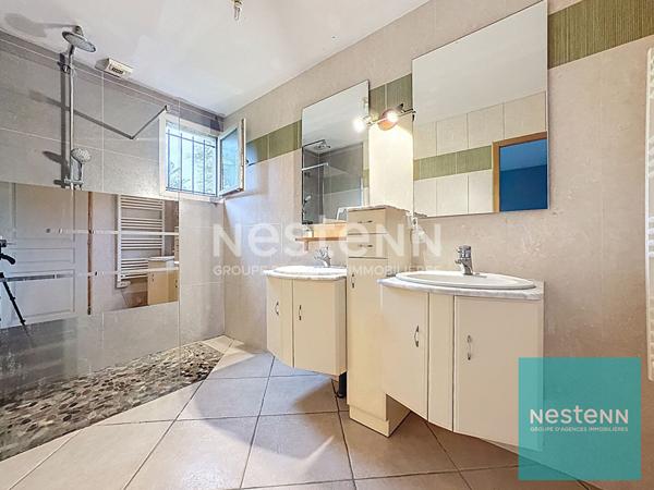 Maison familiale avec 5 chambres et un bureau à vendre à Cannes Écluse