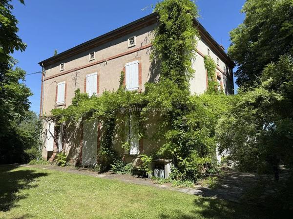 Vente                                                      Hôtel particulier
                        
                     7 pièces                      265 m2                     à Carmaux