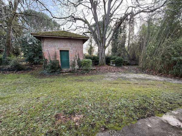 Vente                                                      Hôtel particulier
                        
                     7 pièces                      265 m2                     à Carmaux