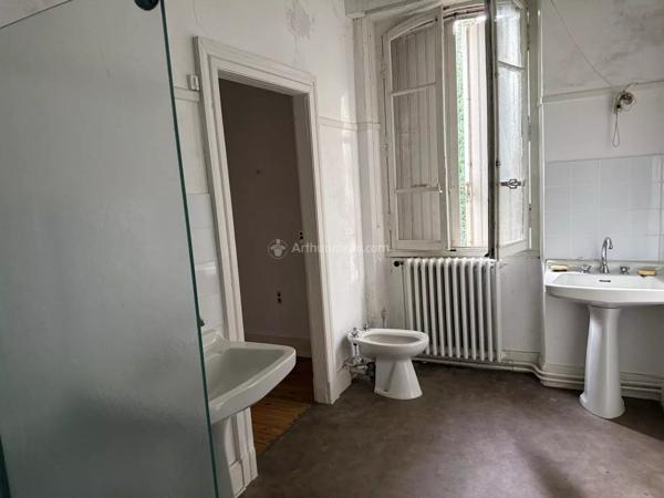 Vente                                                      Hôtel particulier
                        
                     7 pièces                      265 m2                     à Carmaux