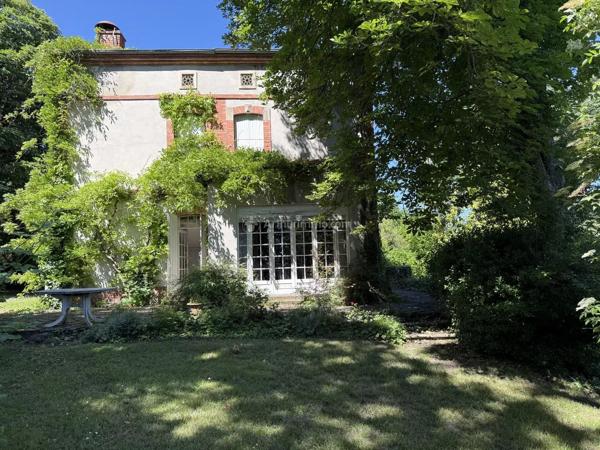Vente                                                      Hôtel particulier
                        
                     7 pièces                      265 m2                     à Carmaux
