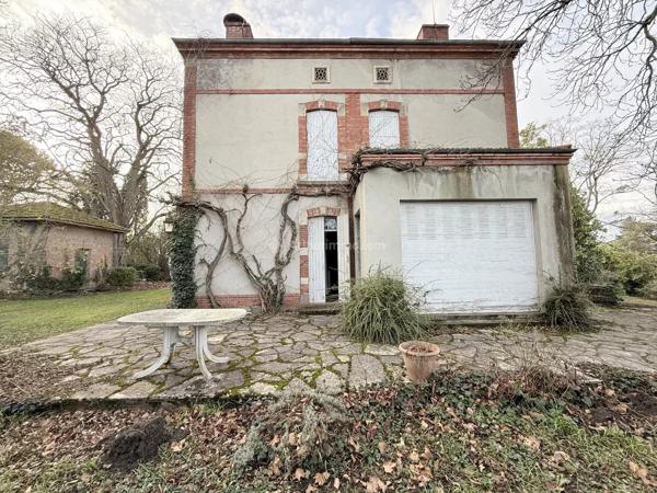 Vente                                                      Hôtel particulier
                        
                     7 pièces                      265 m2                     à Carmaux