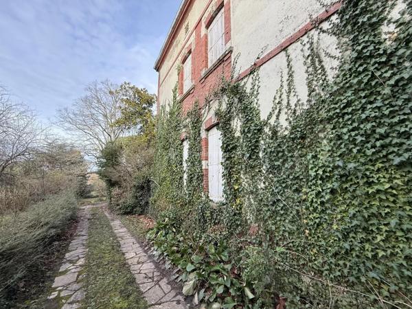 Vente                                                      Hôtel particulier
                        
                     7 pièces                      265 m2                     à Carmaux