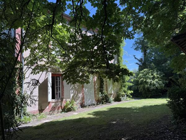 Vente                                                      Hôtel particulier
                        
                     7 pièces                      265 m2                     à Carmaux