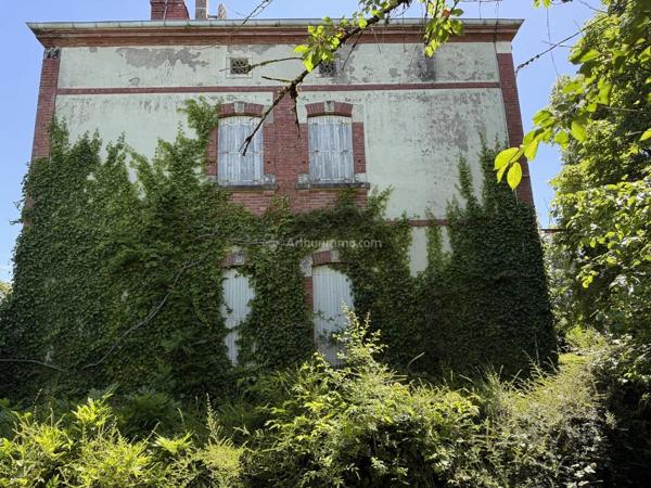 Vente                                                      Hôtel particulier
                        
                     7 pièces                      265 m2                     à Carmaux