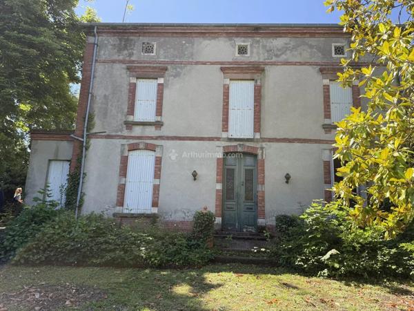 Vente                                                      Hôtel particulier
                        
                     7 pièces                      265 m2                     à Carmaux
