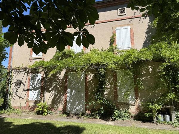 Vente                                                      Hôtel particulier
                        
                     7 pièces                      265 m2                     à Carmaux