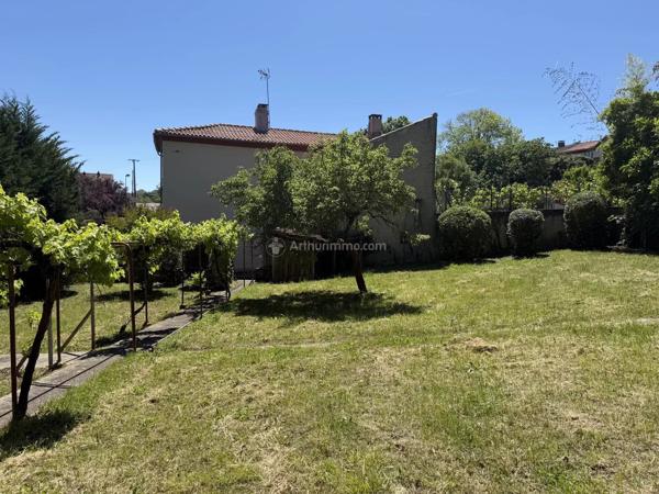 Vente                                                      Hôtel particulier
                        
                     7 pièces                      265 m2                     à Carmaux