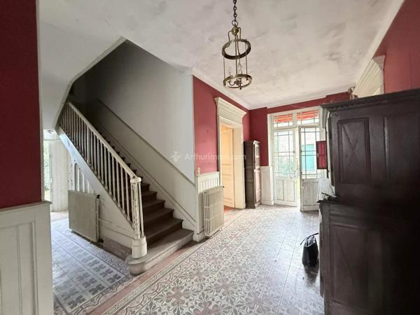 Vente                                                      Hôtel particulier
                        
                     7 pièces                      265 m2                     à Carmaux