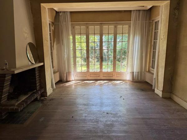Vente                                                      Hôtel particulier
                        
                     7 pièces                      265 m2                     à Carmaux