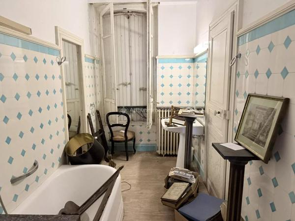 Vente                                                      Hôtel particulier
                        
                     7 pièces                      265 m2                     à Carmaux