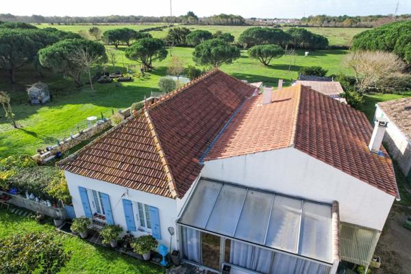 Magnifique vue sur la campagne. Maison de caractère sur près d'1 hectare à quelques pas de Saint Pie