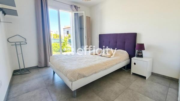 Maison
         3 pièces
        - 70 m² 295 000 € *