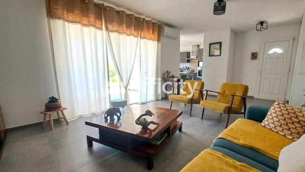 Maison
         3 pièces
        - 70 m² 295 000 € *