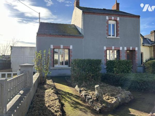 Maison ancienne en pierre au coeur du bourg