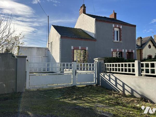 Maison ancienne en pierre au coeur du bourg