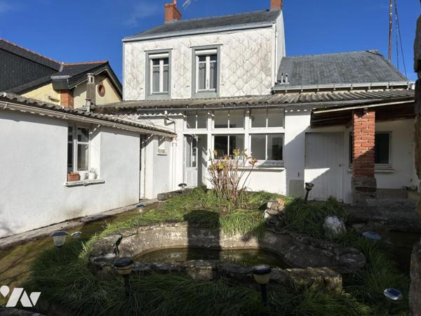 Maison ancienne en pierre au coeur du bourg