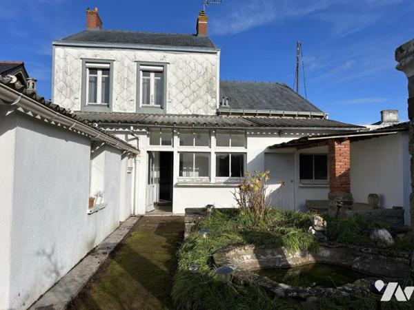 Maison ancienne en pierre au coeur du bourg