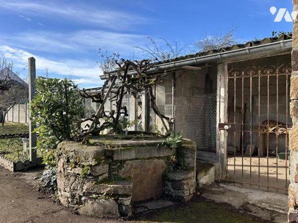 Maison ancienne en pierre au coeur du bourg