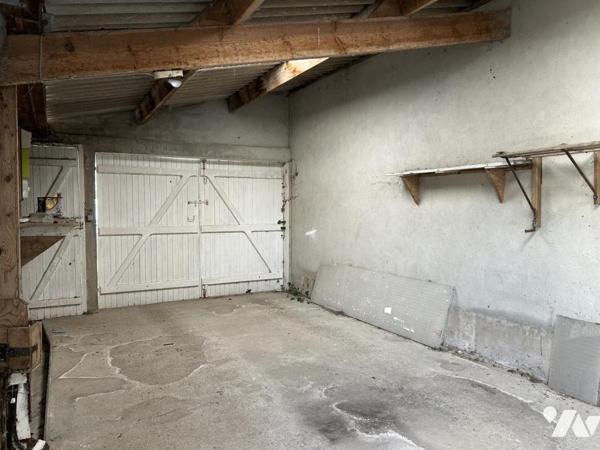 Maison ancienne en pierre au coeur du bourg