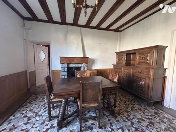 Maison ancienne en pierre au coeur du bourg