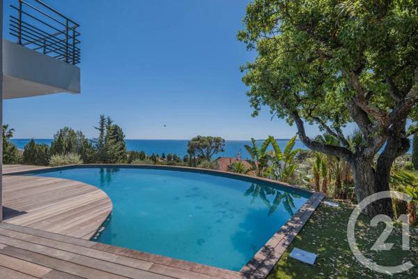 Maison à vendre  8 pièces - 230,09 m2 ROQUEBRUNE SUR ARGENS - 83