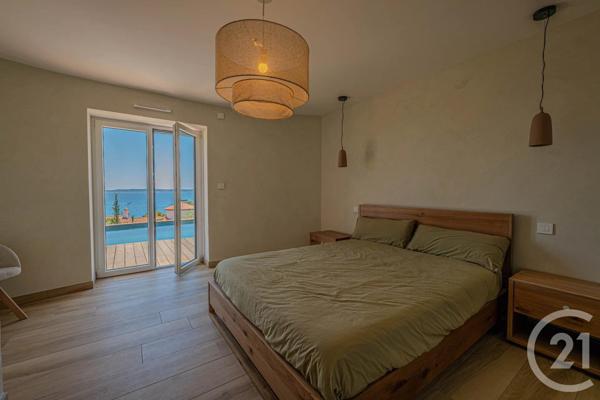 Maison à vendre  8 pièces - 230,09 m2 ROQUEBRUNE SUR ARGENS - 83