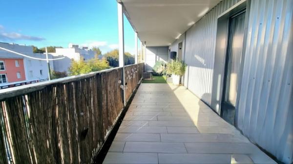Beaujoire -  Au coeur d'une copropriété récente, appartement T3 s'ouvrant sur une grande terrasse. Parking en sous sol.