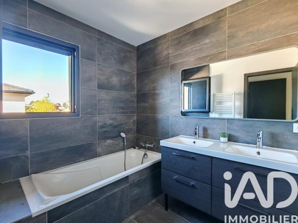 Maison à vendre 5 pièces 115 m² Neuville-sur-Saône