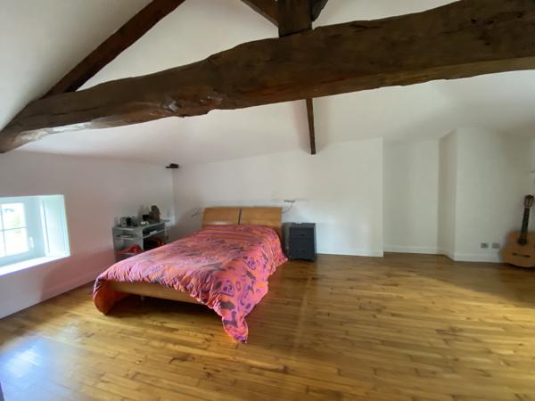 AUX PORTES D'ANGOULEME très belle maison charentaise rénovée avec jardin clos de murs et vaste garage