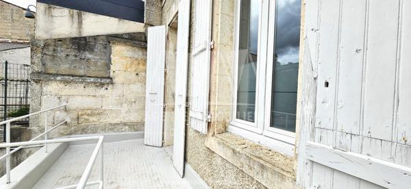 ANGOULEME - ENTRE VICTOR HUGO ET LA BUSSATTE - MAISON DE VILLE AVEC JARDIN, TERRASSE ET GARAGE