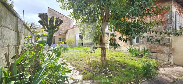 ANGOULEME - ENTRE VICTOR HUGO ET LA BUSSATTE - MAISON DE VILLE AVEC JARDIN, TERRASSE ET GARAGE