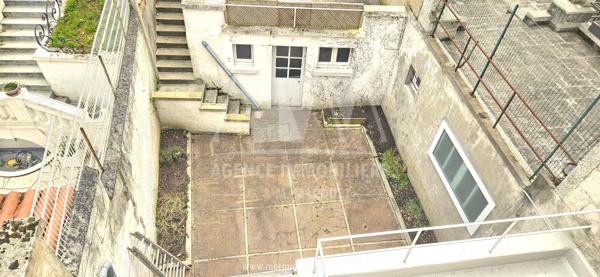 ANGOULEME - ENTRE VICTOR HUGO ET LA BUSSATTE - MAISON DE VILLE AVEC JARDIN, TERRASSE ET GARAGE