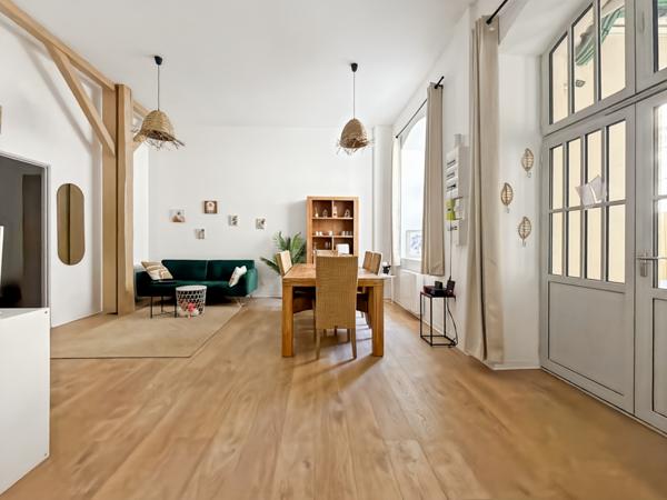 Villefranche-sur-Saône (69400) Superbe loft rénové avec belle hauteur sous plafond et extérieur privatif, au calme – Villefranche-sur-Saône