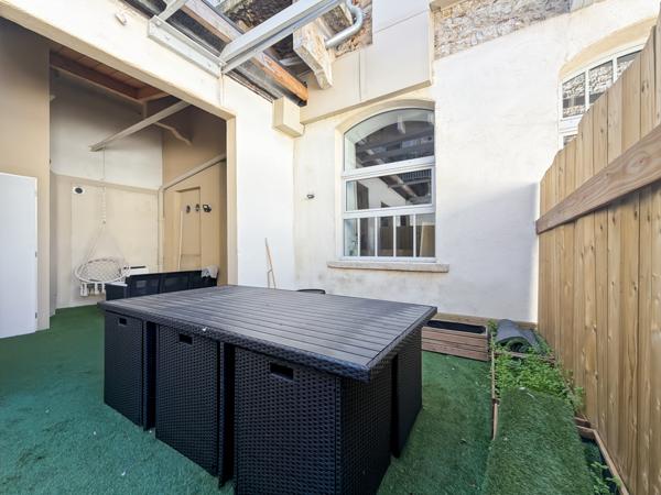 Villefranche-sur-Saône (69400) Superbe loft rénové avec belle hauteur sous plafond et extérieur privatif, au calme – Villefranche-sur-Saône