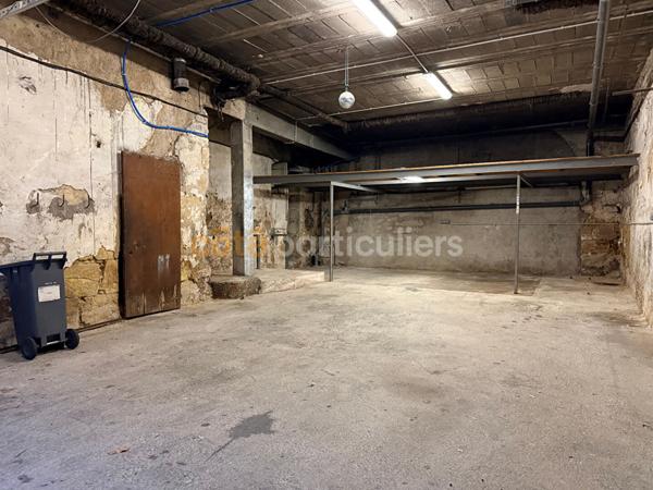 Location Parking / box87 m² - LUNEL (34400)