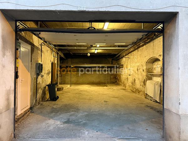Location Parking / box87 m² - LUNEL (34400)