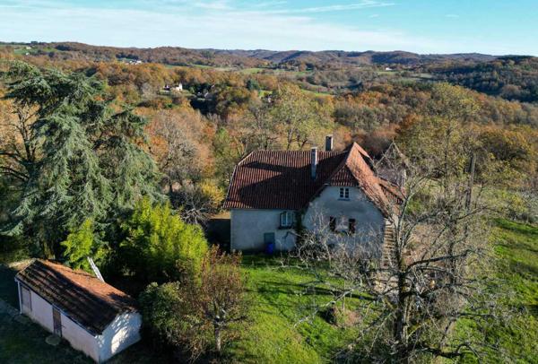 Maison ancienne - Catus Secteur Catus, Ancienne ferme composée d'une maison, d'un gite, grange et hangar sur 9ha.