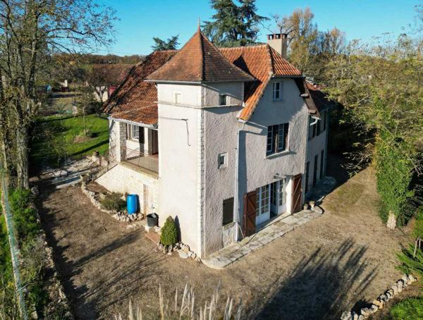 Maison ancienne - Catus Secteur Catus, Ancienne ferme composée d'une maison, d'un gite, grange et hangar sur 9ha.