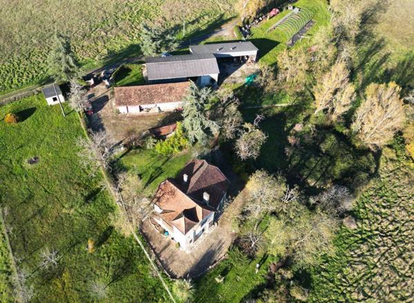 Maison ancienne - Catus Secteur Catus, Ancienne ferme composée d'une maison, d'un gite, grange et hangar sur 9ha.