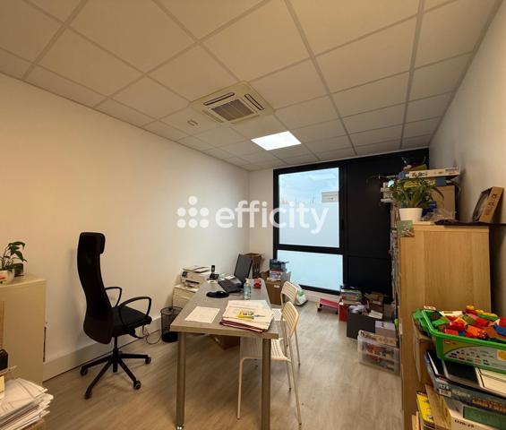 Local Commercial 6 pièces - 120 m²