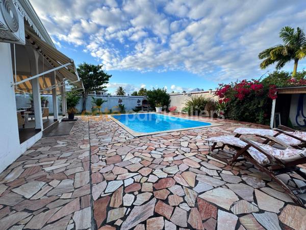 Vente
                Maison126 m² - 4 Pièces -
                    Sainte-Anne (97180)