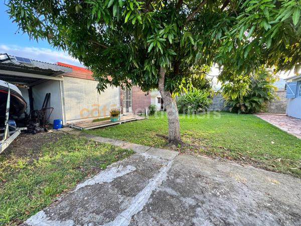 Vente
                Maison126 m² - 4 Pièces -
                    Sainte-Anne (97180)