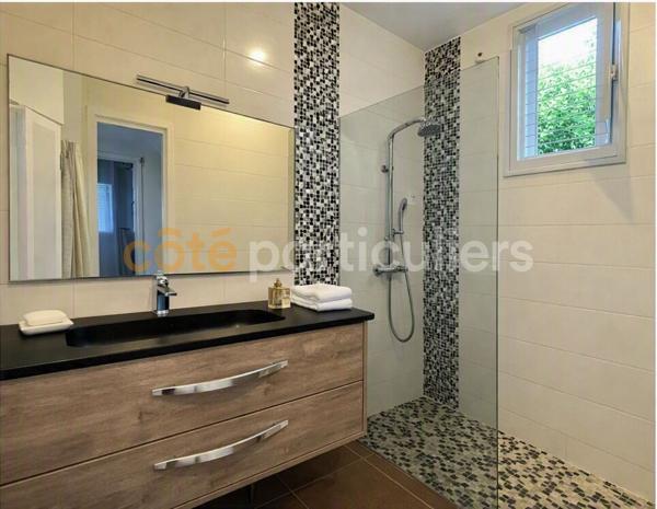 Vente
                Maison126 m² - 4 Pièces -
                    Sainte-Anne (97180)