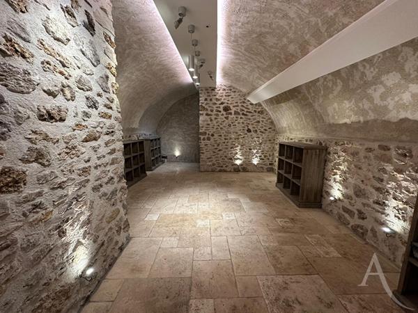 Immeuble de 296m² refait entièrement au coeur de Mantes la jolie