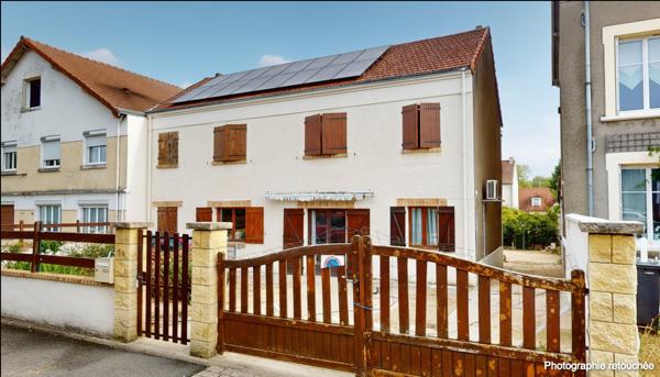 Maison Avord 7 pièce(s) 220 m2